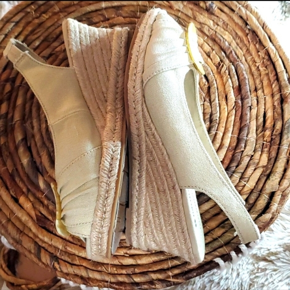 Naturalizer Sandals size 6M Excellent condition beautiful Khaki color fabric - Picture 11 of 15